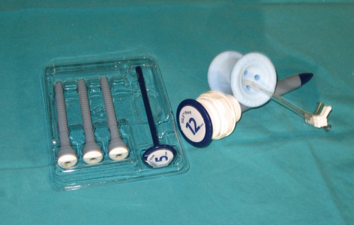 <p>Set del dispositivo multicanal de incisión única (SILSTM Port).</p>