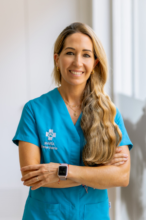 En la clínica, muchas citas, quirófano y pacientes ingresados. En la calle, l...